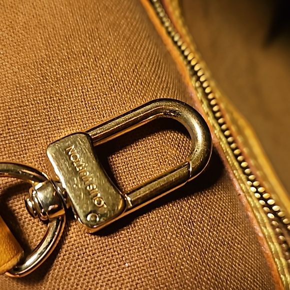 Make An Offer On This Louis Vuitton Monogram Canvas Batignolles! Authentic! - Picture 5 of 12